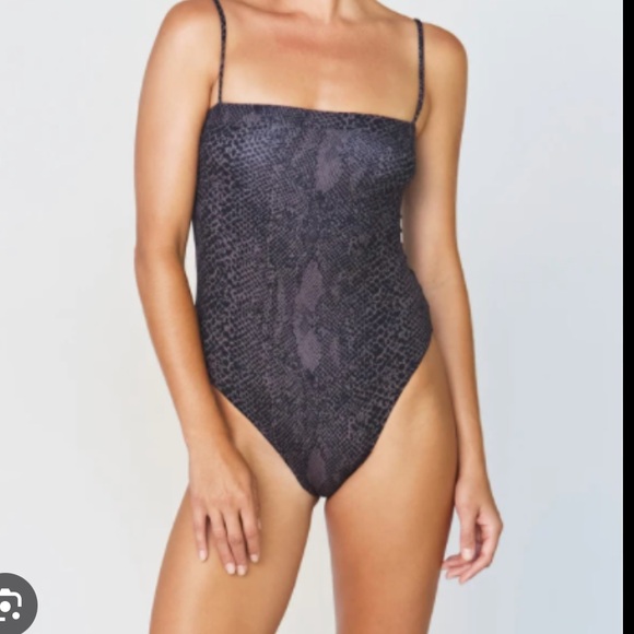 Lonny Ribbed Full Piece - Picture 4 of 5